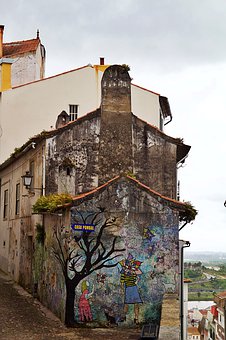 那个梦见两条狗说话的男人,终究没能走出风波亭